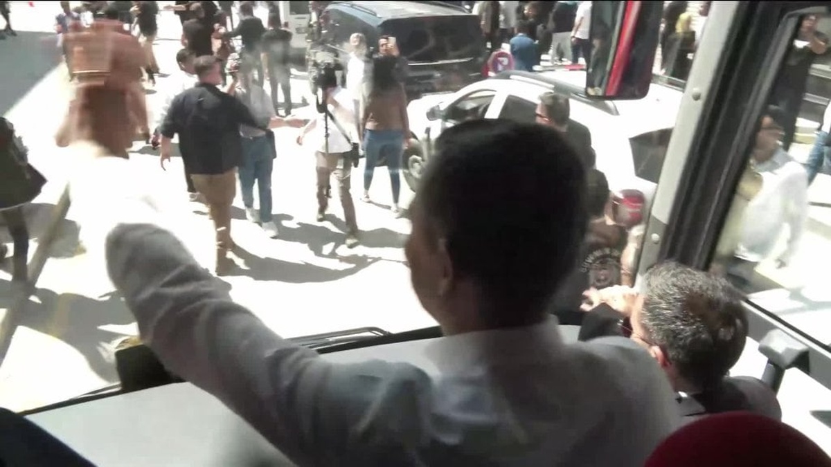 CHP Genel Başkanı Özel: Annelerin gözyaşları gizli pazarlıklarla durmaz