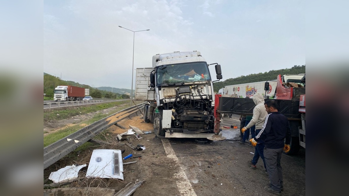 Bolu'da TIR kazası: Sürücü yaralandı