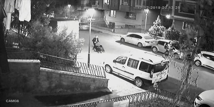 Engellinin tekerlekli sandalyesini çaldı, vicdan azabıyla geri bıraktı