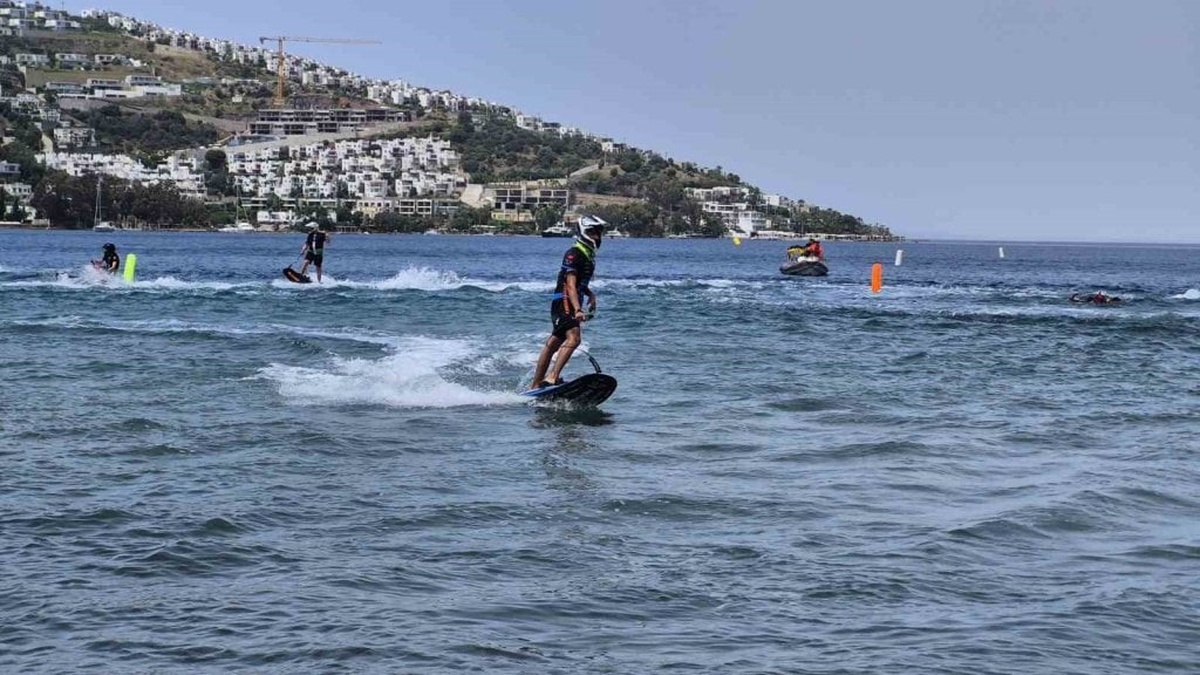 Bodrum'da Su Jeti, Flyboard ve MotoSurf heyecanı başladı
