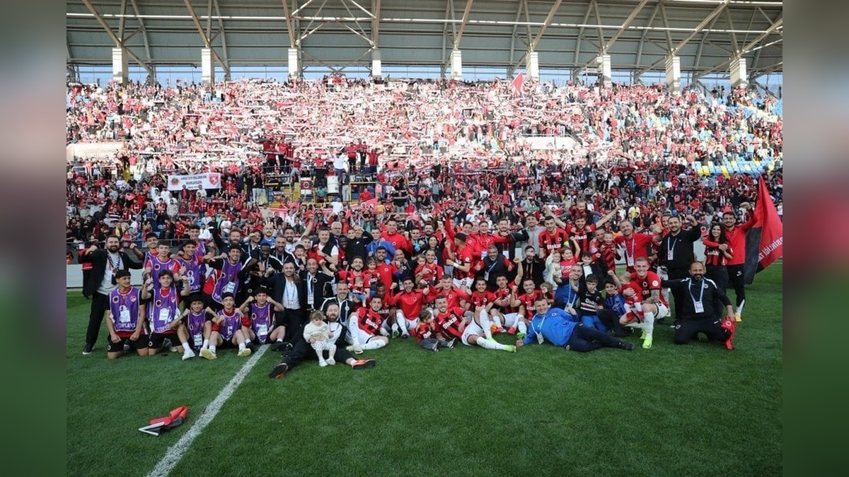 Bakan Bak: Gençlerbirliği'ni tebrik ediyorum