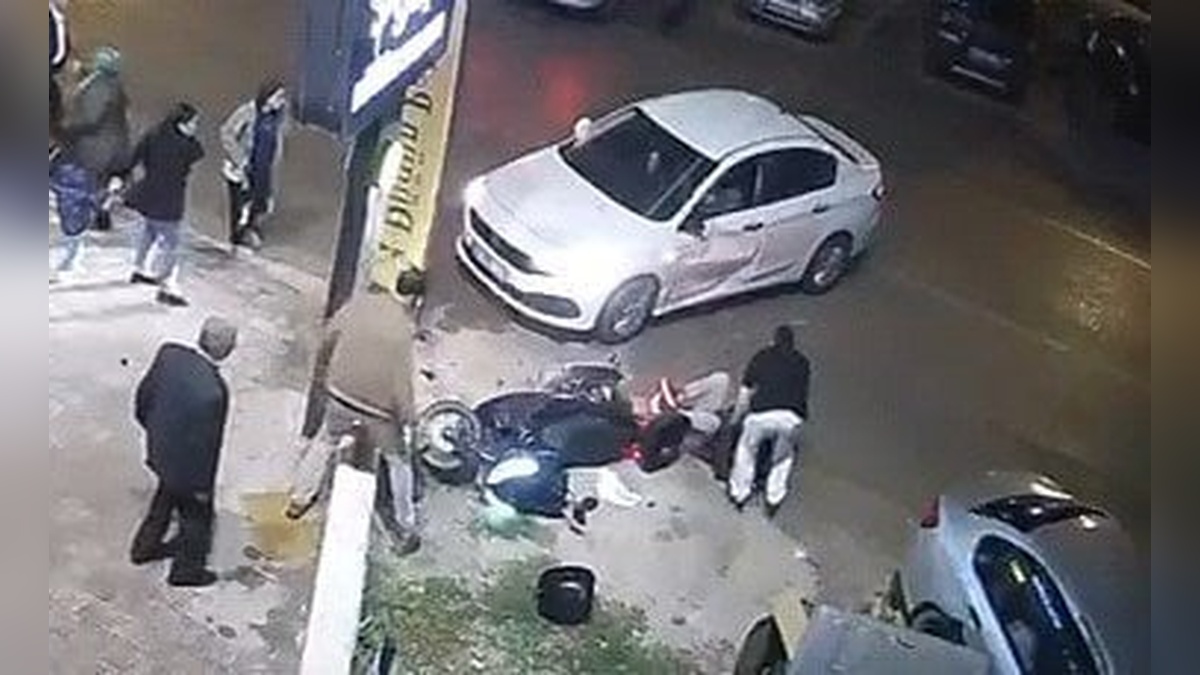 İnegöl'de trafik kazası: Düğün konukları yaralıya yardım etti