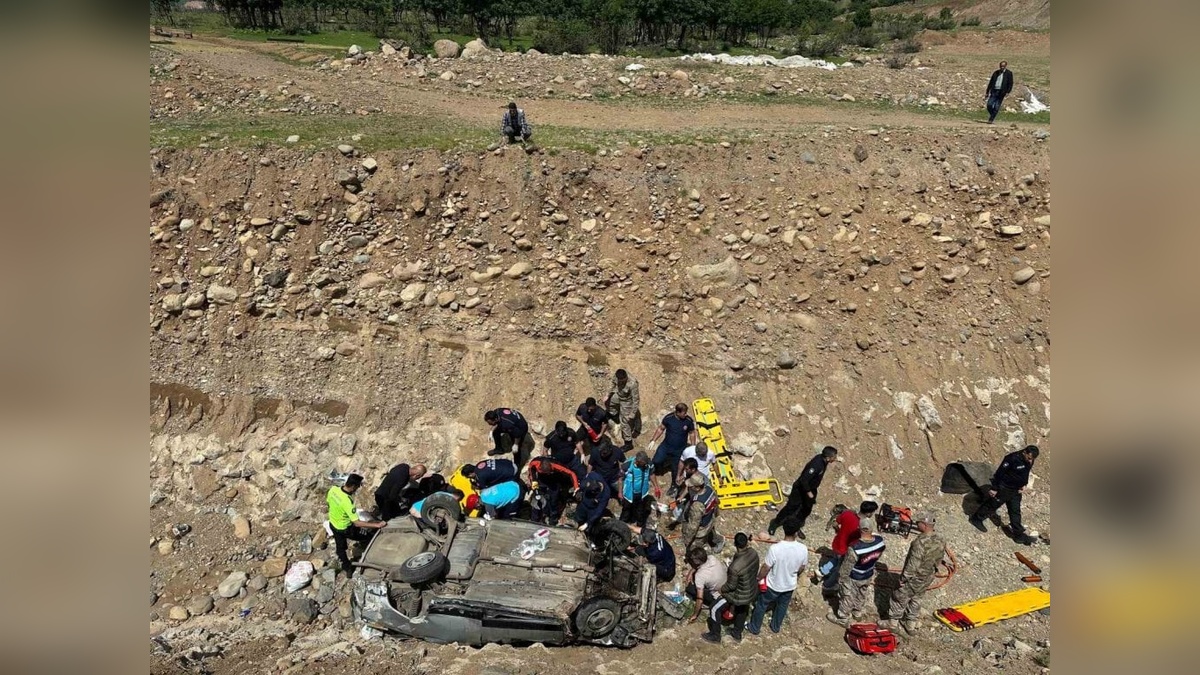 Bingöl'de Otomobil Dereye Uçtu: 7 Yaralı