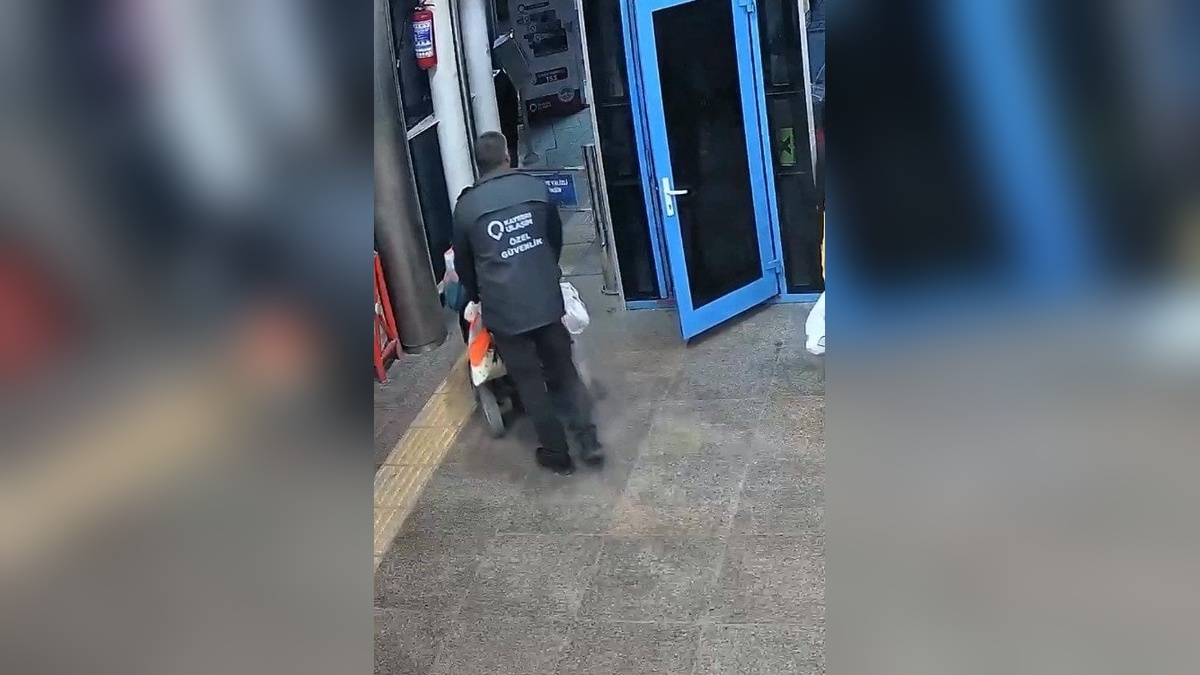 Kayseri Büyükşehir Belediyesi ekipleri: Yaşlı vatandaşa yardım eli uzattı