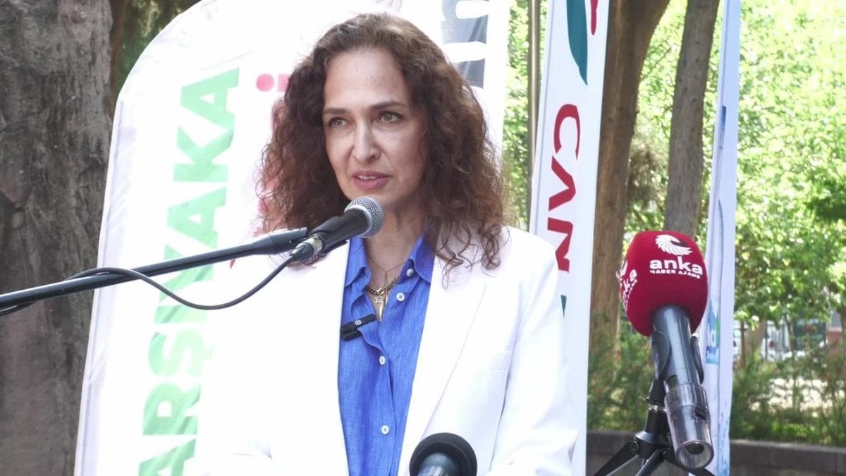 Karşıyaka'da Zübeyde Hanım anıldı: Anneler günü töreni ve koşusu düzenlendi