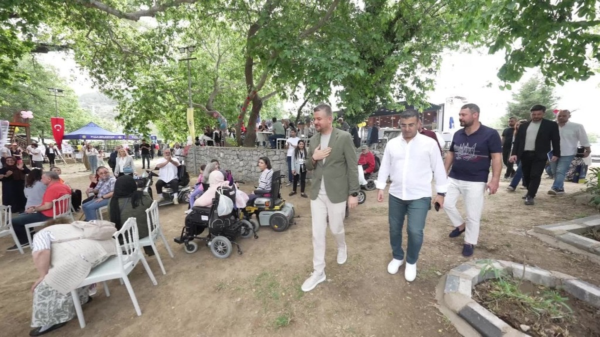 Buca Belediyesi'nden özel ihtiyaç sahibi bireylere özel etkinlik: Ceyda Düvenci de katıldı