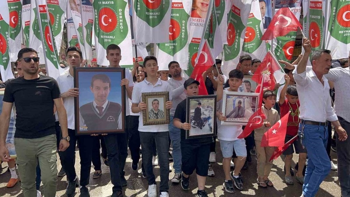 Reyhanlı'da 12 yıl önceki bombalı saldırıda hayatını kaybedenler anıldı: Anneler acılarını paylaştı