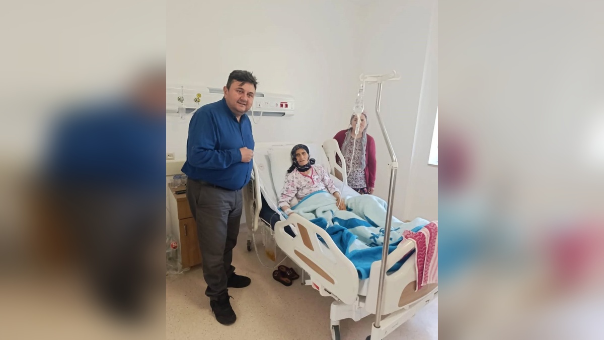 Kula AK Parti İlçe Başkanı Gülmez, Anneler Günü'nde hastaları ziyaret etti