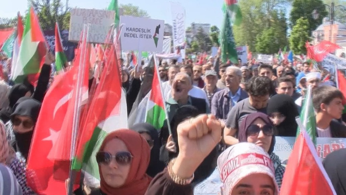 İHH'dan Gazze'ye destek yürüyüşü: Katil İsrail, Filistin'den defol