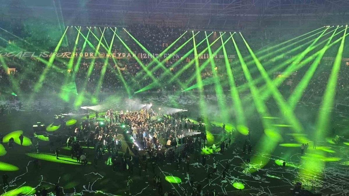 Kocaelispor, 16 yıl sonra Süper Lig'e yükseldi: Şampiyonluk Kupası coşkuyla kaldırıldı