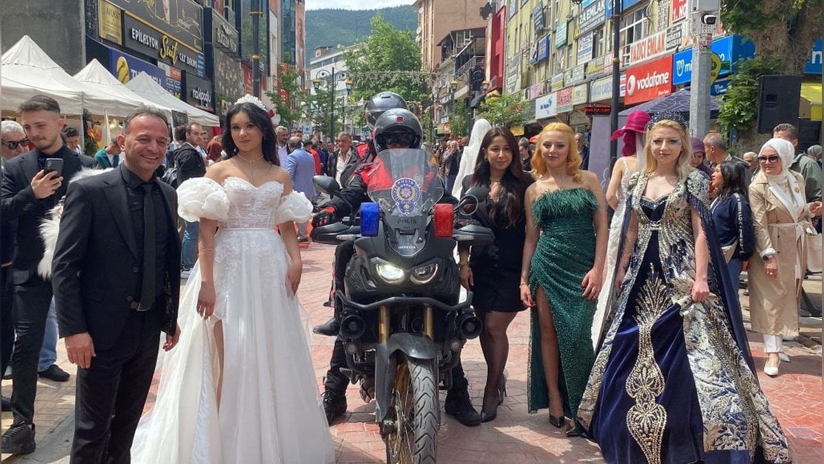 Karabük'te berberler ve kuaförler günü coşkuyla kutlandı