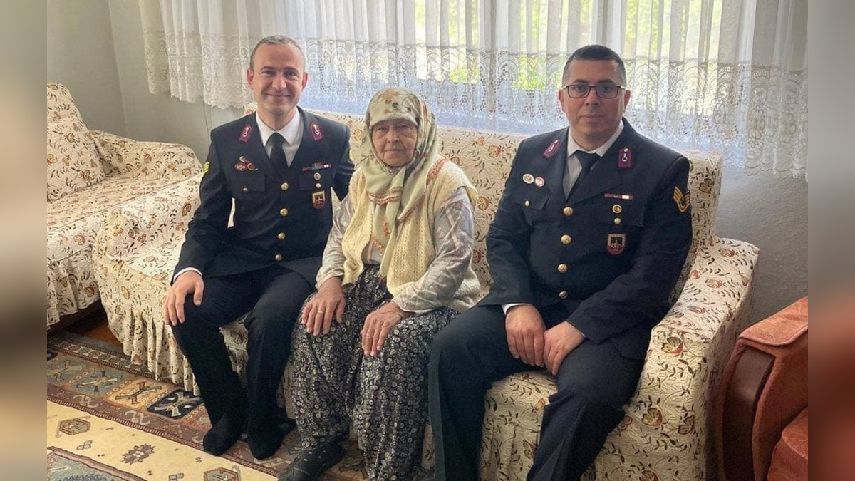 Aydın İl Jandarma Komutanlığı'ndan şehit annelerine Anneler Günü ziyareti