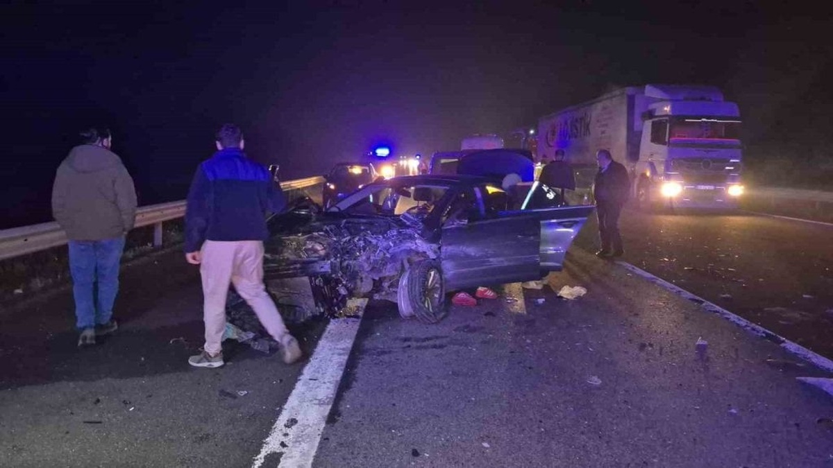 Düzce'de korkunç kaza: Otomobil hurdaya döndü, 4 yaralı