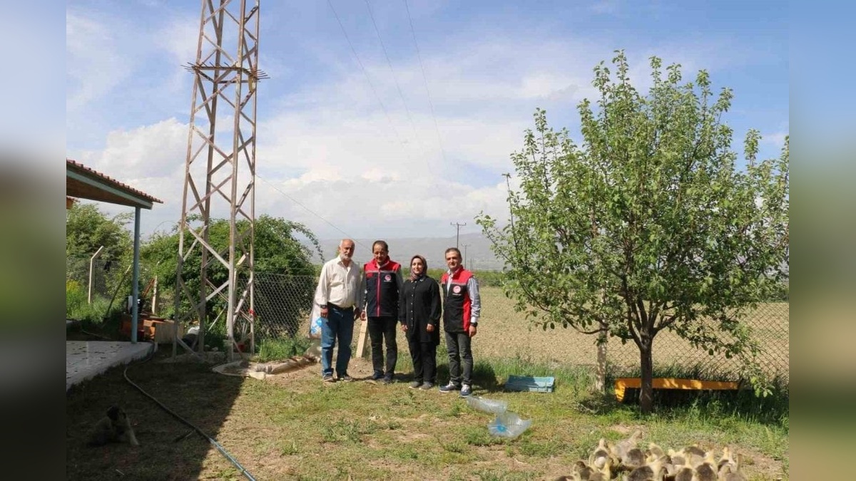 Erzincanlı Prof. Dr. İbrahim Ethem Geçim: 40 bin vişne ağacıyla organik üretim yapıyor