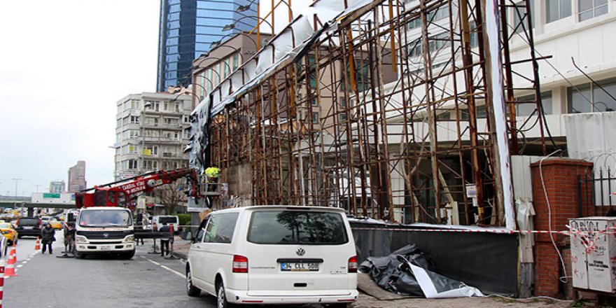 Şişli'de fırtınada ölüm: Reklam panosu kaldırılıyor