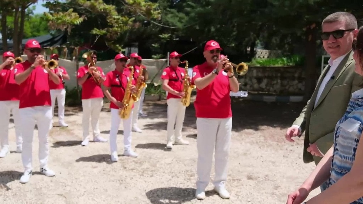 Burdur Belediyesi'nden Hıdırellez ve Anneler Günü kutlaması: 'Dileklerimiz barış, huzur ve mutluluk için'