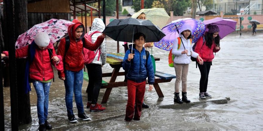 KKTC'de eğitime yağmur engeli