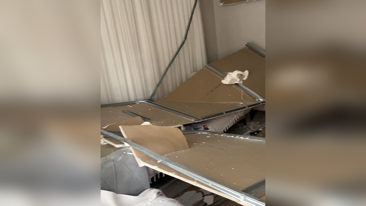 Antalya'da asma tavan çöktü: Anne ve 2 çocuğu son anda kurtuldu