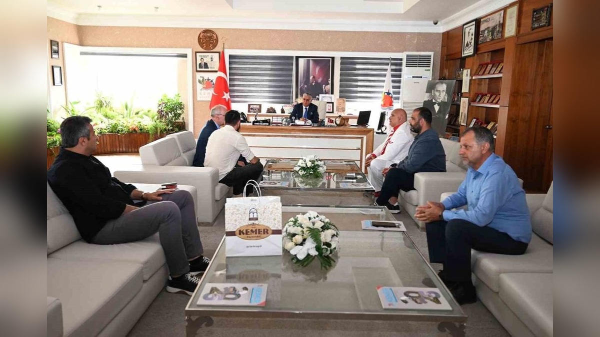 Kemer Belediye Başkanı Topaloğlu'na ziyaret: Dünya Dama Şampiyonası heyecanı