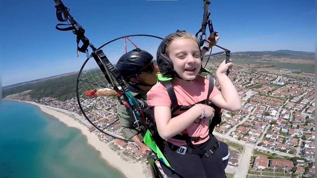 Zeynep Beren, Saros Körfezi semalarında İstiklal Marşı okudu