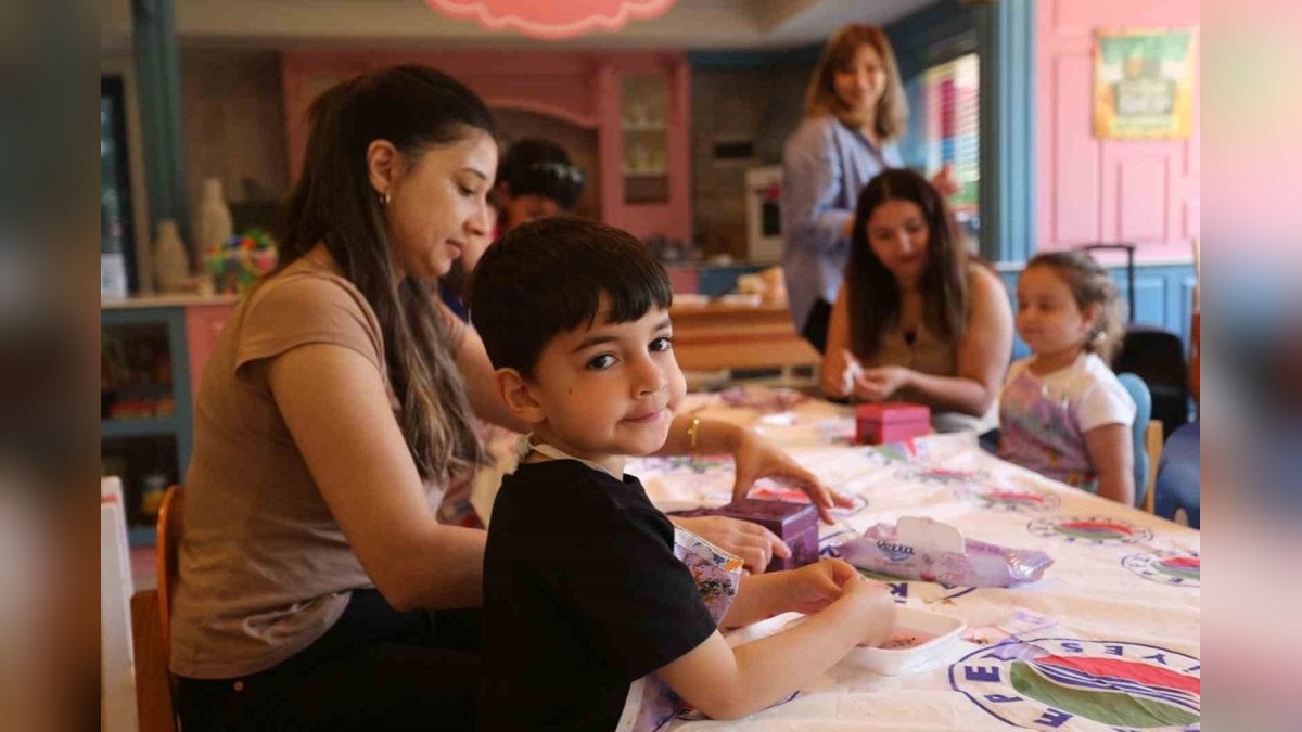 Kepez Belediyesi'nden Anneler Günü'ne özel etkinlik: çocuklar annelerine sevgi kutusu hazırladı