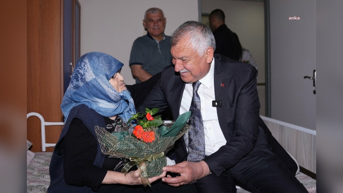 Zeydan Karalar, Anneler Günü'nde huzurevi sakinlerini ziyaret etti