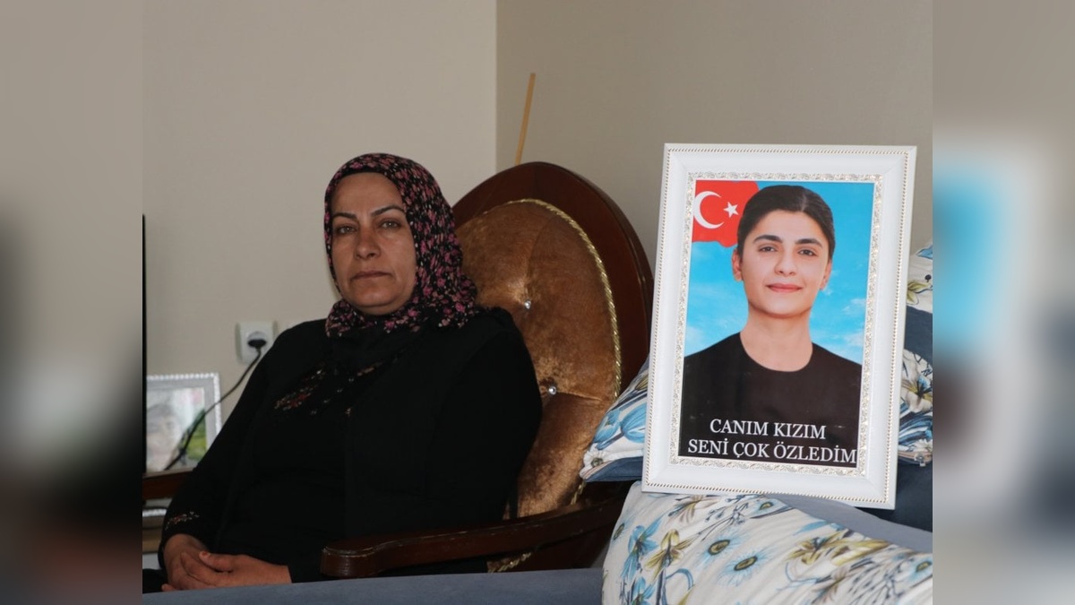 Van'da evlat nöbeti: PKK'nın fesih kararı umut oldu