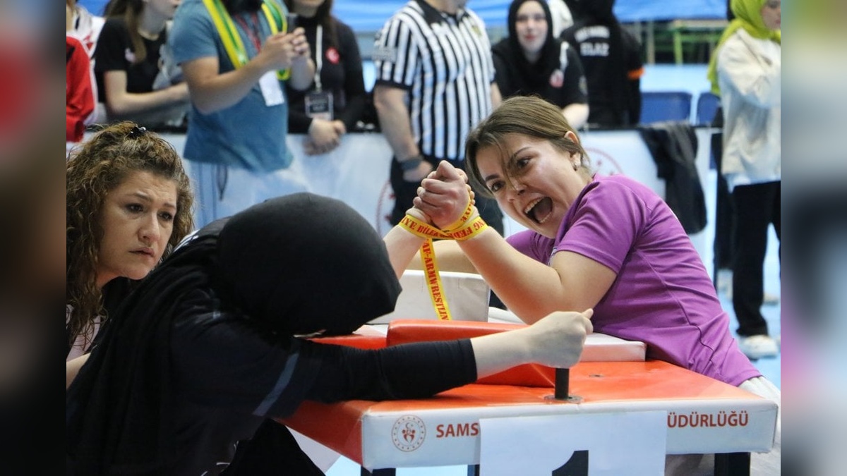 Samsun'da Okul Sporları Bilek Güreşi Türkiye Şampiyonası başladı