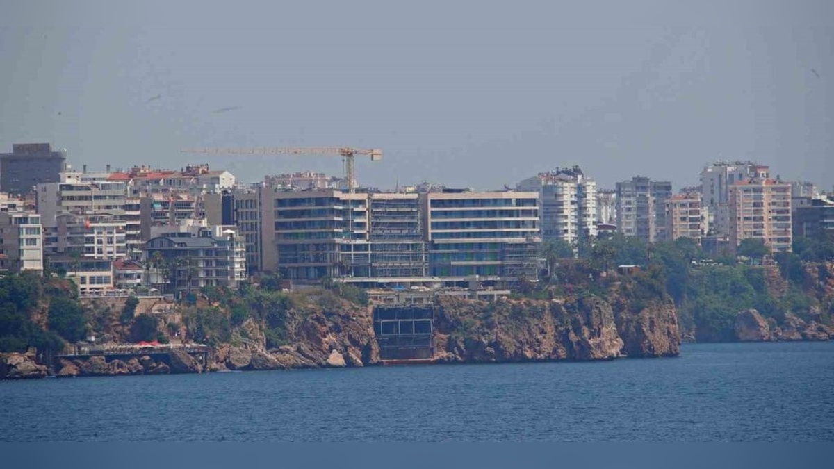 Antalya Valisi Şahin: Falezlerdeki tüneller eski yapılar