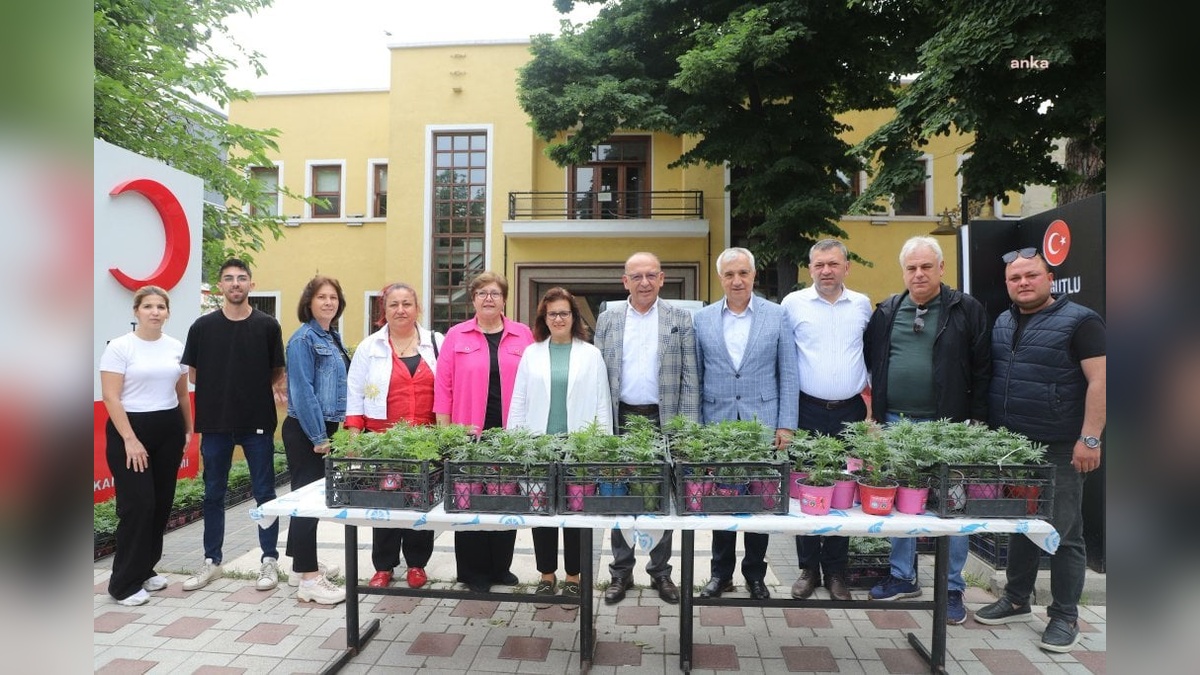 Turgutlu Belediye Başkanı Çetin Akın: Anneler günü’nü kutladı