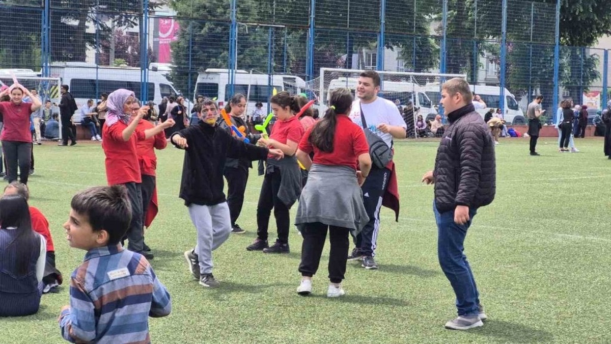 Düzce'de engelliler haftası coşkuyla kutlandı: Özel çocuklar sporla doyasıya eğlendi