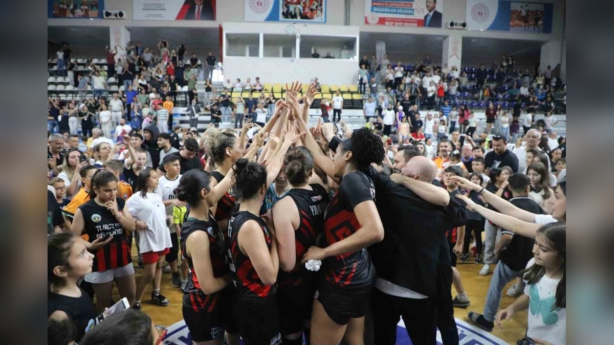 Turgutlu Belediyespor’un final maçı dev ekranda: Şampiyonluk heyecanı hep birlikte yaşanacak