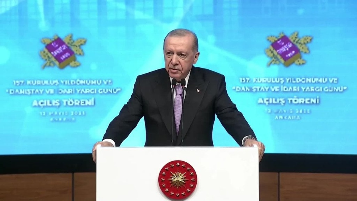 Erdoğan: Yargı mensuplarının hedef gösterilmesi sorumsuzluk