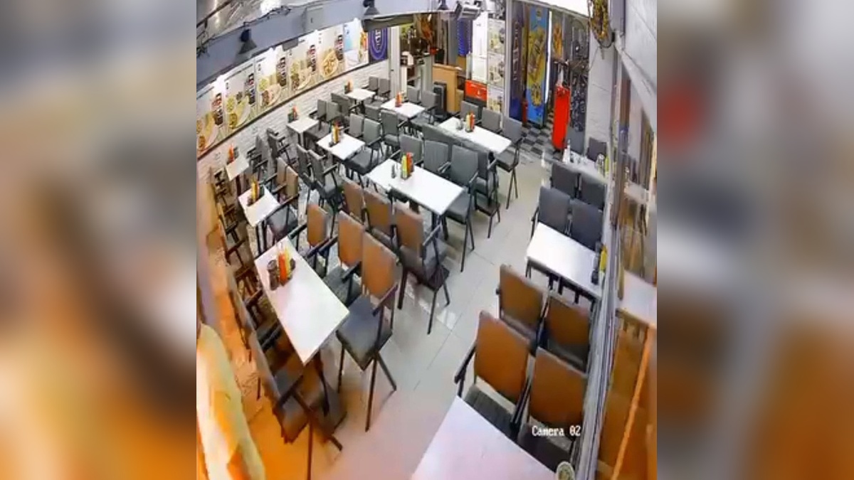 İzmir'de gaz patlaması: Güvenlik kamerasına yansıyan anlar