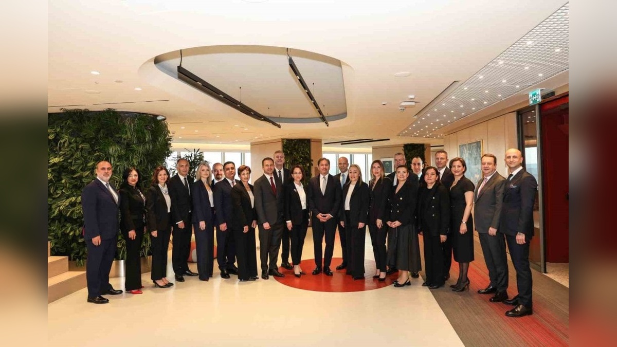 Akbank üst yönetiminde kapsamlı değişikliğe gitti: Geleceğin bankacılığına uyum sağlıyor