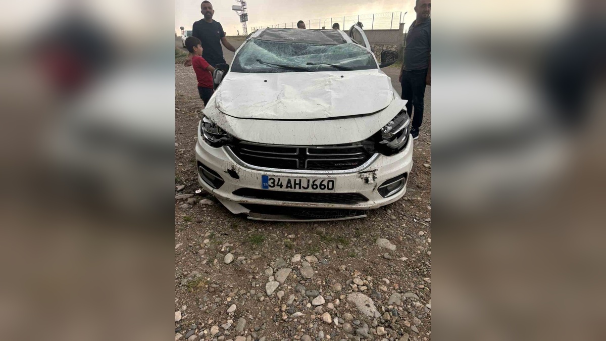 Diyarbakır'da otomobil uçtu: Üç yaralı