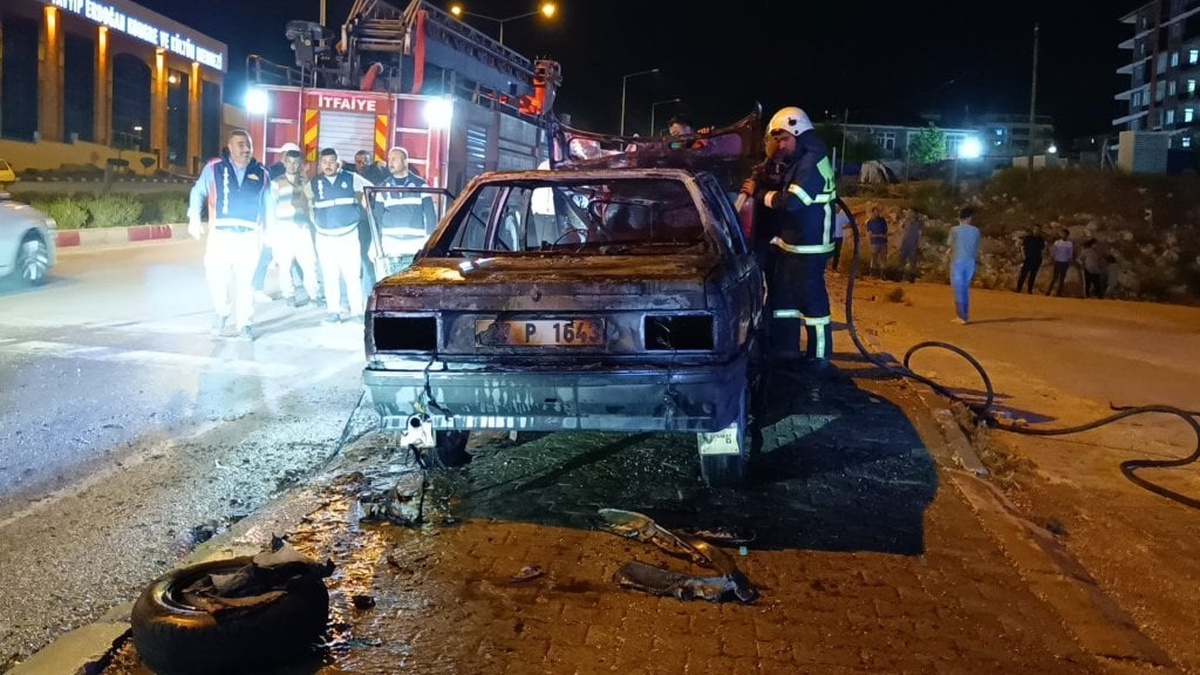 Adıyaman'da alkollü sürücü otomobilini yaktı