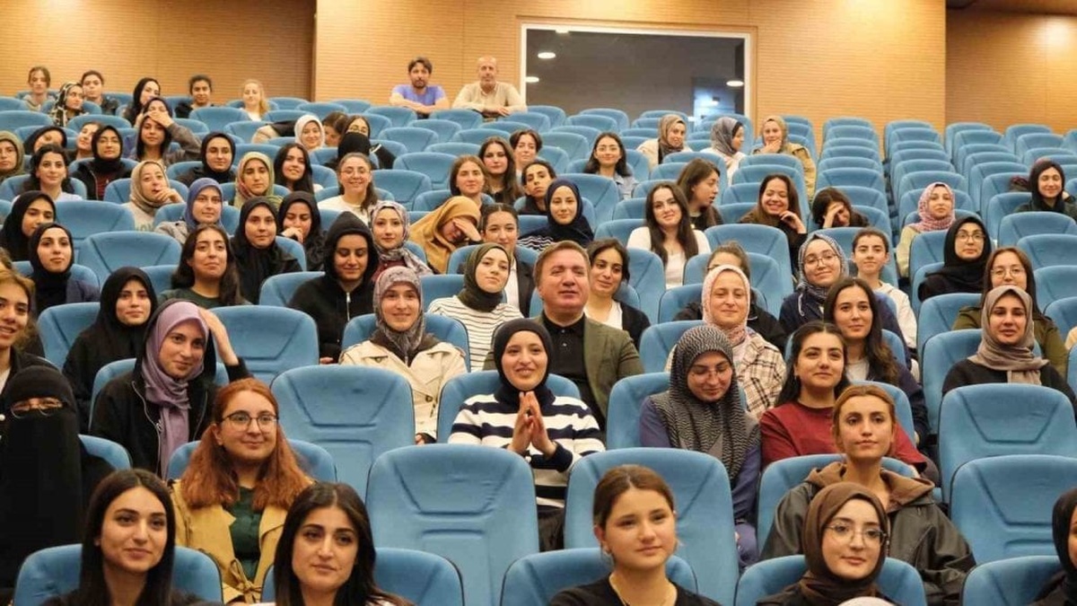 Vali Aydoğdu KYK yurdunda öğrencilerle buluştu: Gençler bizim geleceğimiz