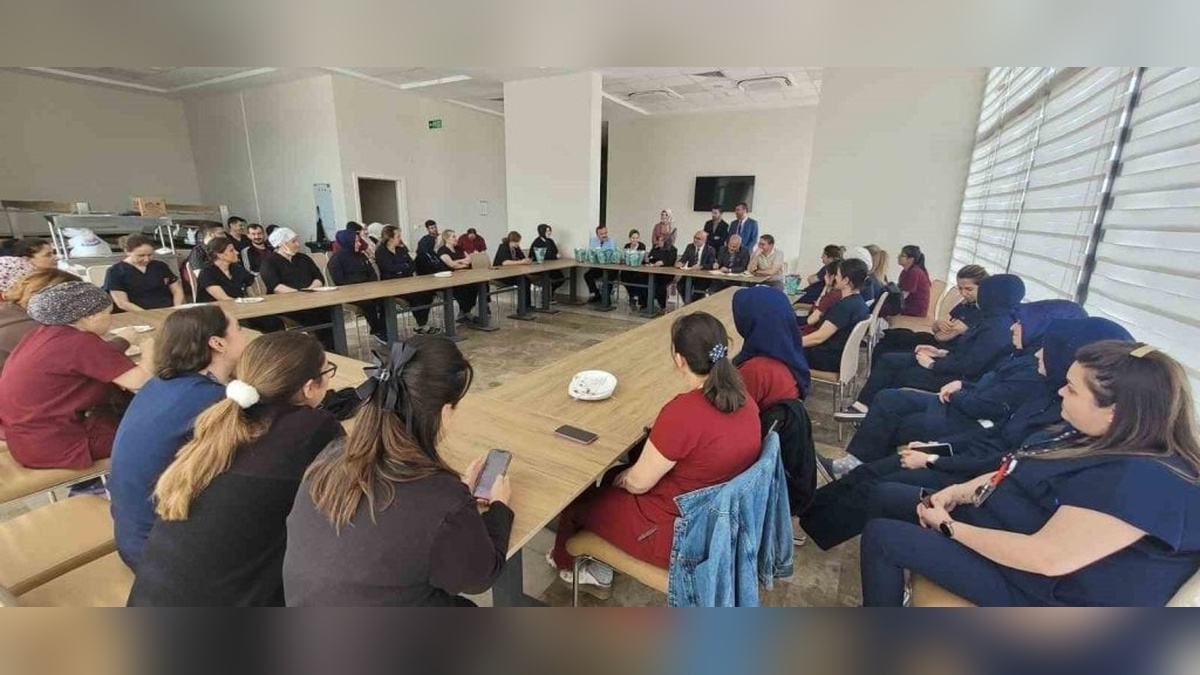 Afyonkarahisar'da manevi rehberlerden hemşirelere anlamlı ziyaret