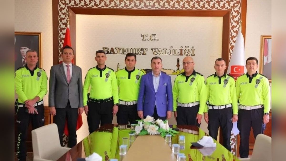 Bayburt Valisi Eldivan: Trafik polislerine başarı belgesi
