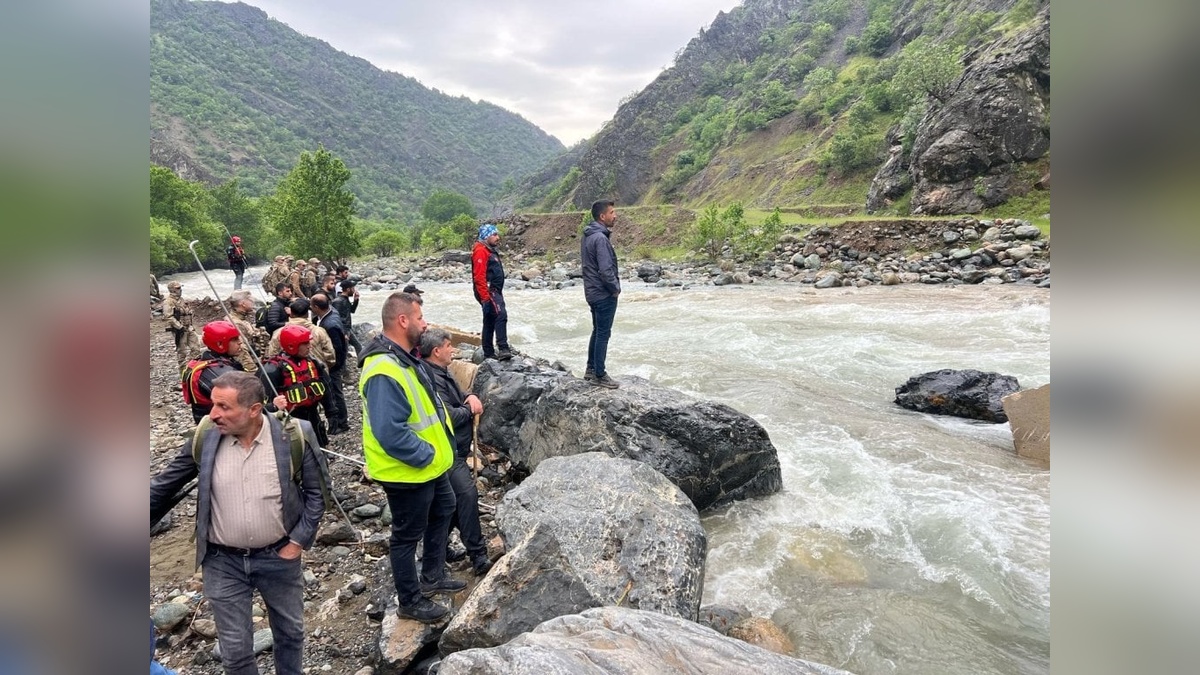 Yüksekova'da derede kaybolan genci arama çalışmaları 4'üncü günde