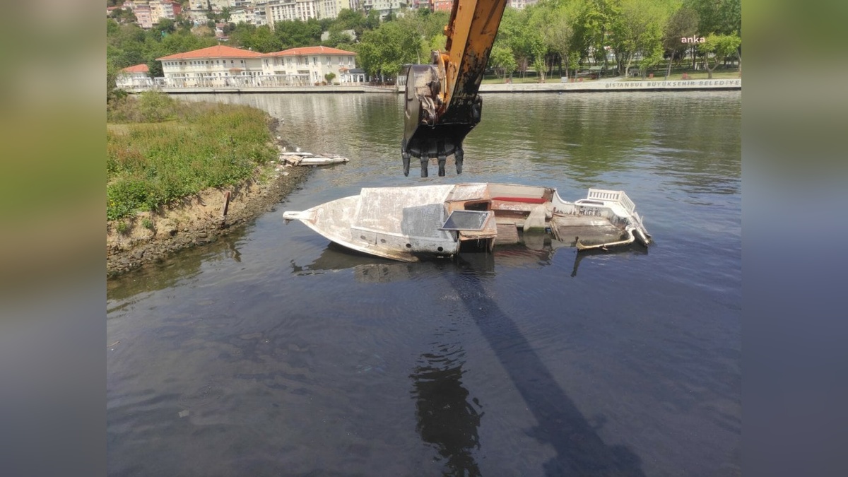 Haliç’te temizlik seferberliği: Sahipsiz ve batık tekneler kaldırılıyor
