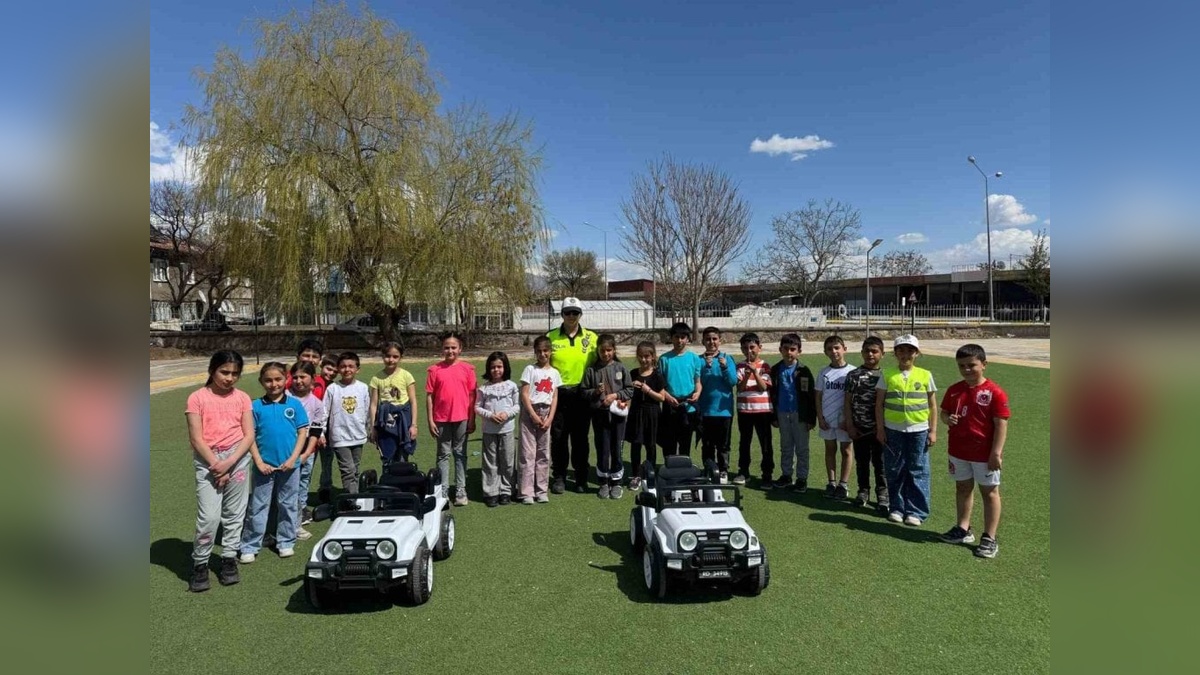 Erzincan'da 1593 öğrenciye trafik eğitimi verildi