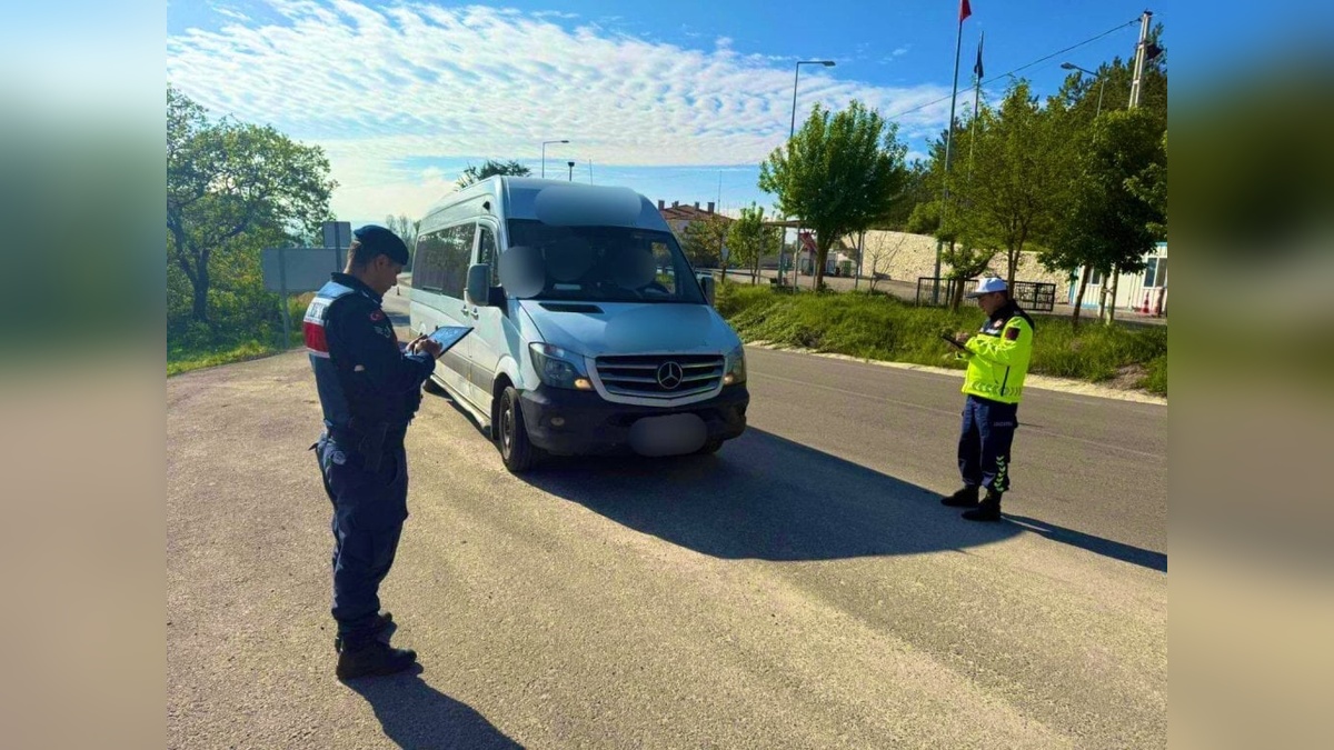 Bursa'da okul çevreleri denetimi: 27 aranan şahıs yakalandı