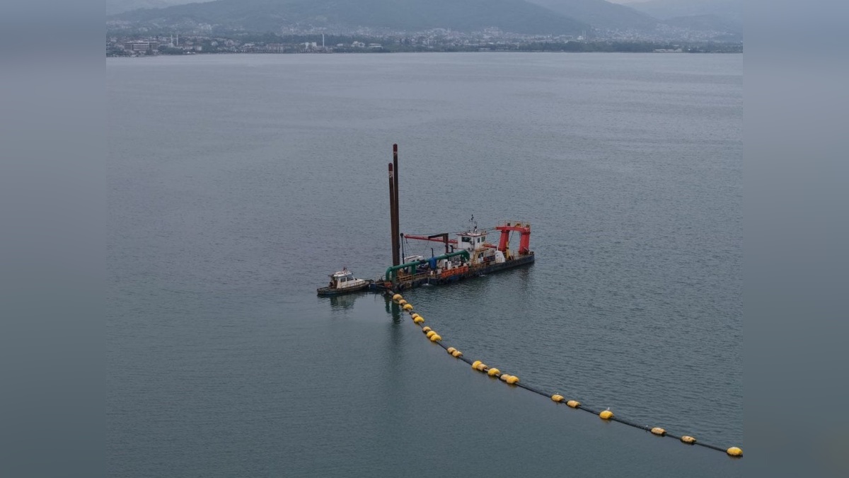 İzmit Körfezi Dip Çamuru Temizliği Projesi'nde 2. etap çalışmaları devam ediyor