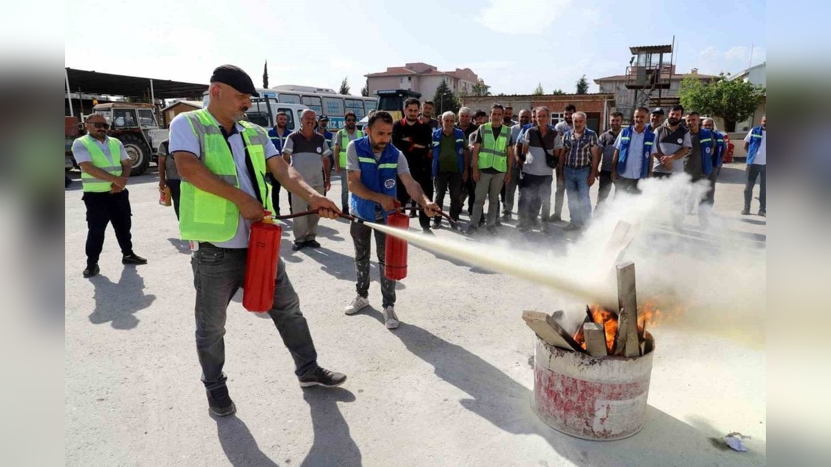 Mersin Akdeniz Belediyesi'nde yangın ve kurtarma tatbikatı