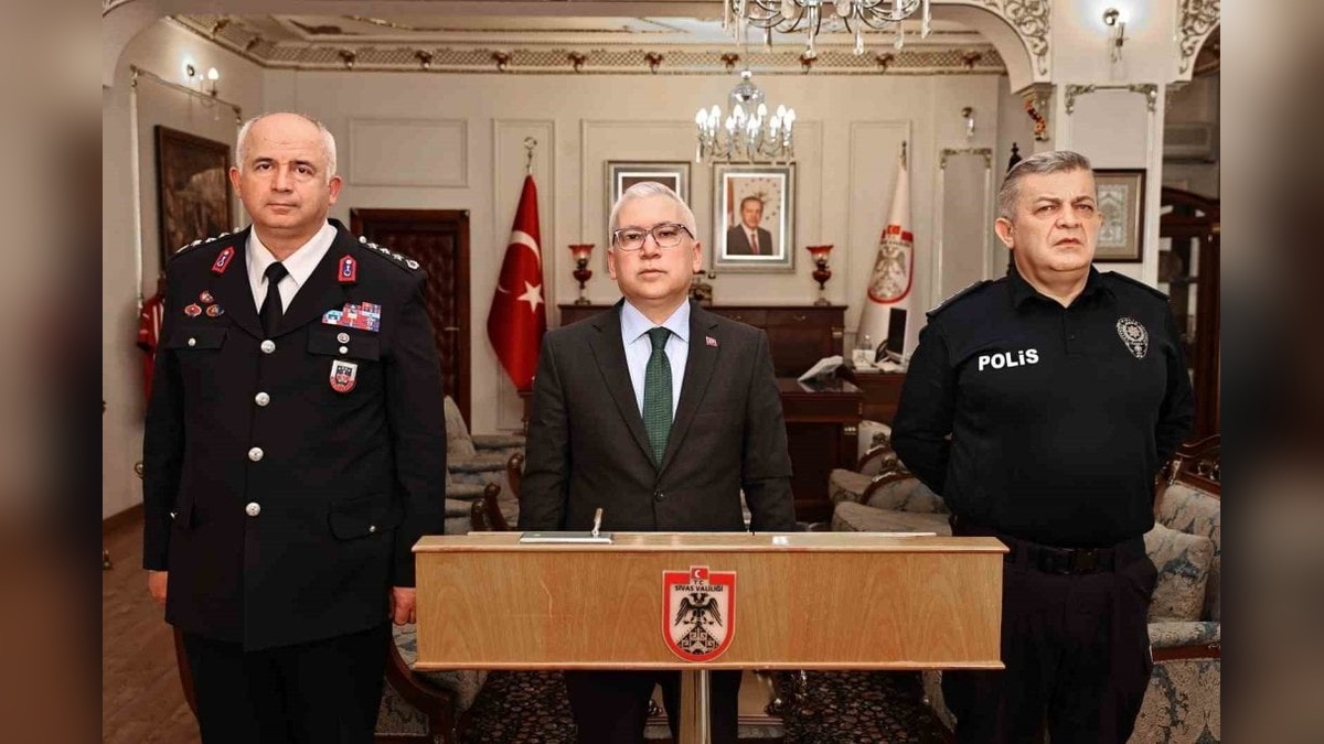 Vali Şimşek: 700'e yakın sokak köpeği toplandı