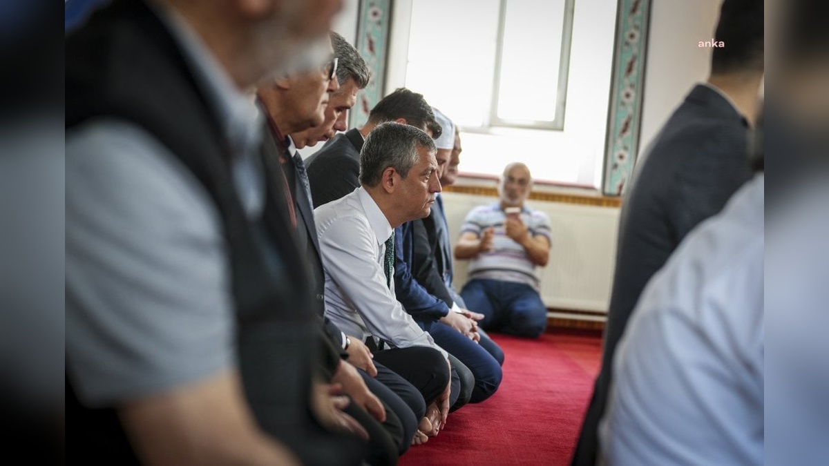 CHP Genel Başkanı Özel, Soma’da maden şehitlerini andı