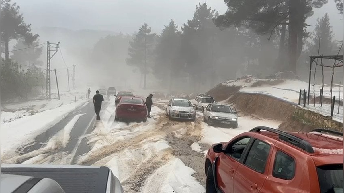 Tarsus'ta dolu afeti: Yollar kapandı