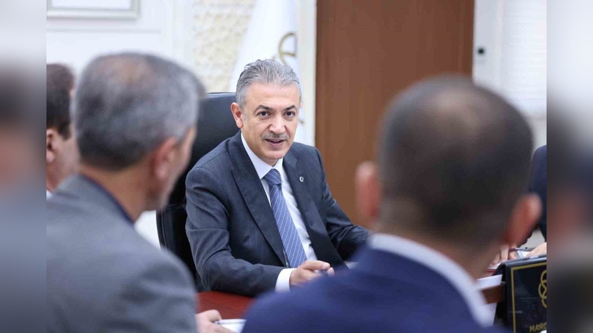 Mardin Valisi Akkoyun, muhtarlarla bir araya geldi: İlçelerin sorunları masaya yatırıldı